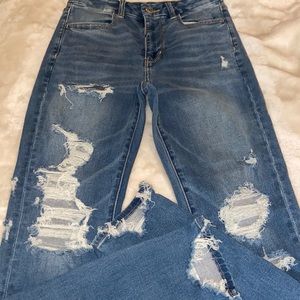 American Eagle ripped jeans size 6
